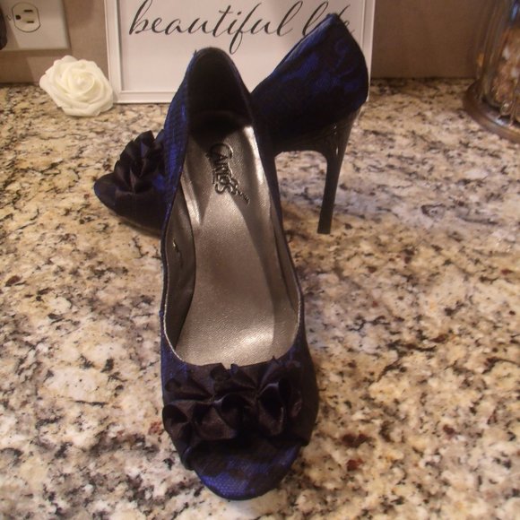 Carlos Santana Prestige Satin Ruffle Lace Pumps - Picture 9 of 15